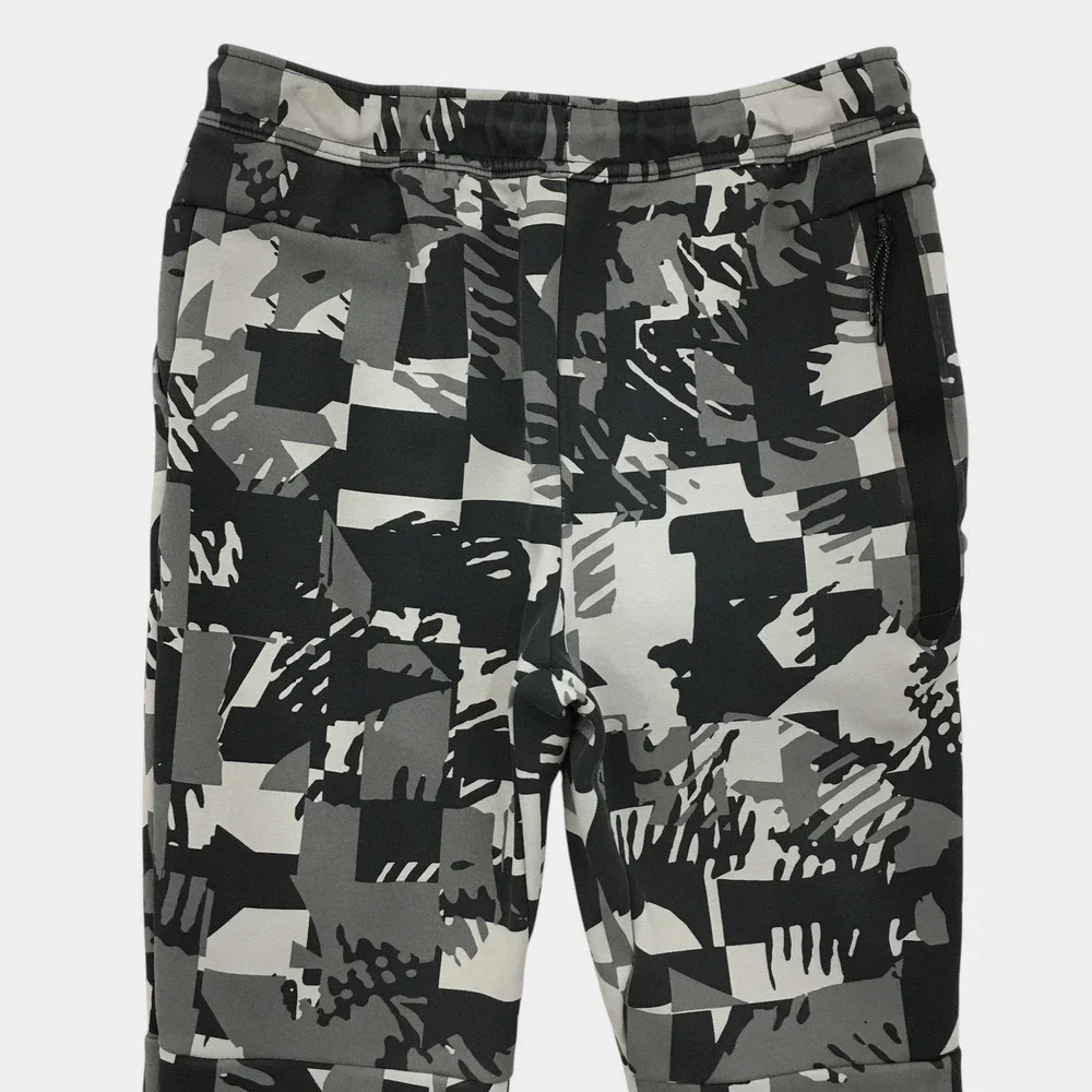 Nike Sportswear Tech Fleece Joggers Mens M Grey Black Camo Sweatpants DM6472